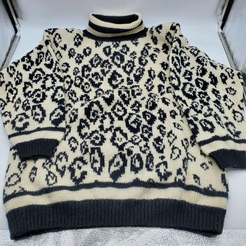 Medium Womens Wool Knit Leopard Print Sweater Turtleneck Top Oversized Padded